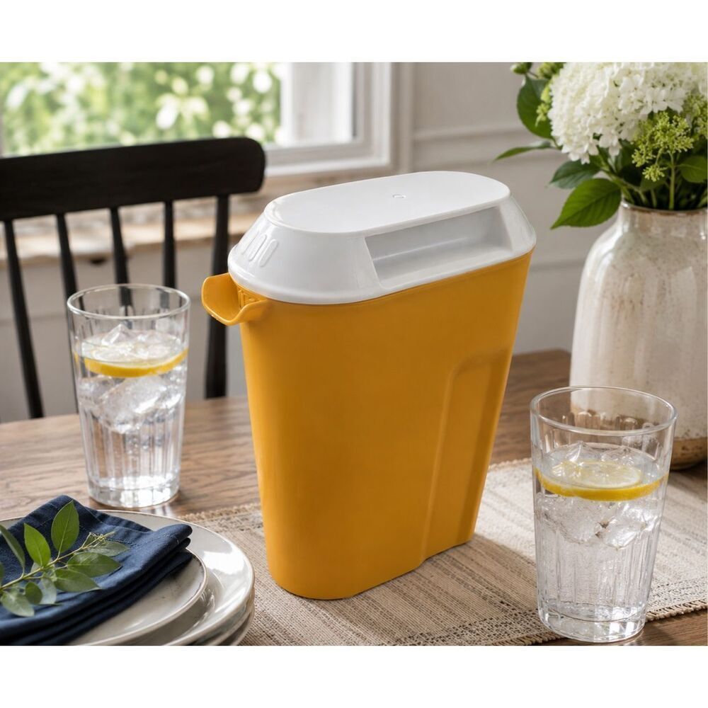 VINTAGE Rubbermaid EASY GRIP 1.5 quart Drink Pitcher W/ LID #0923 Yellow/Orange